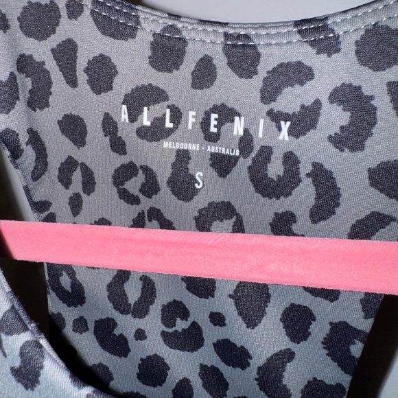 Athletic Racerback Tank Top l Built in Bra l Like New - Picture 2 of 2